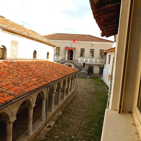 Castlehouse Hotel Elbasan Exterior foto