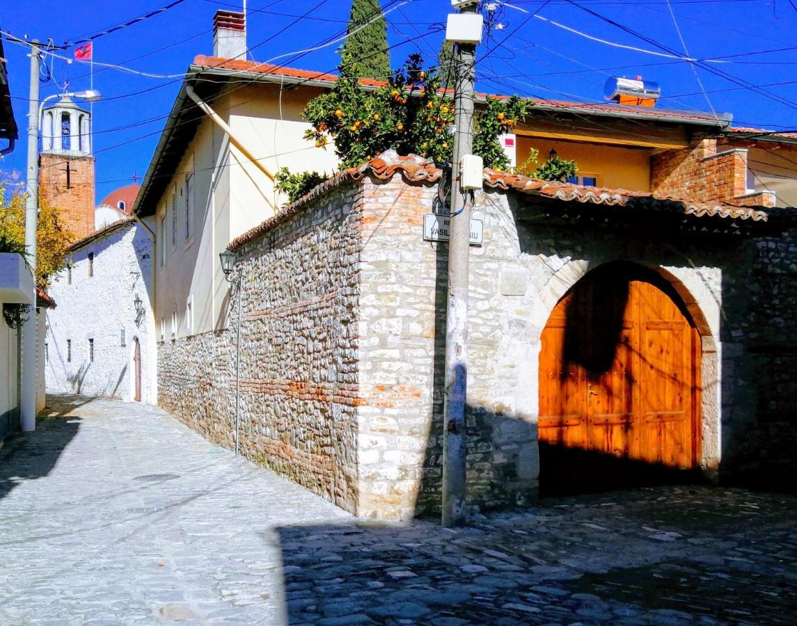 Castlehouse Hotel Elbasan Exterior foto