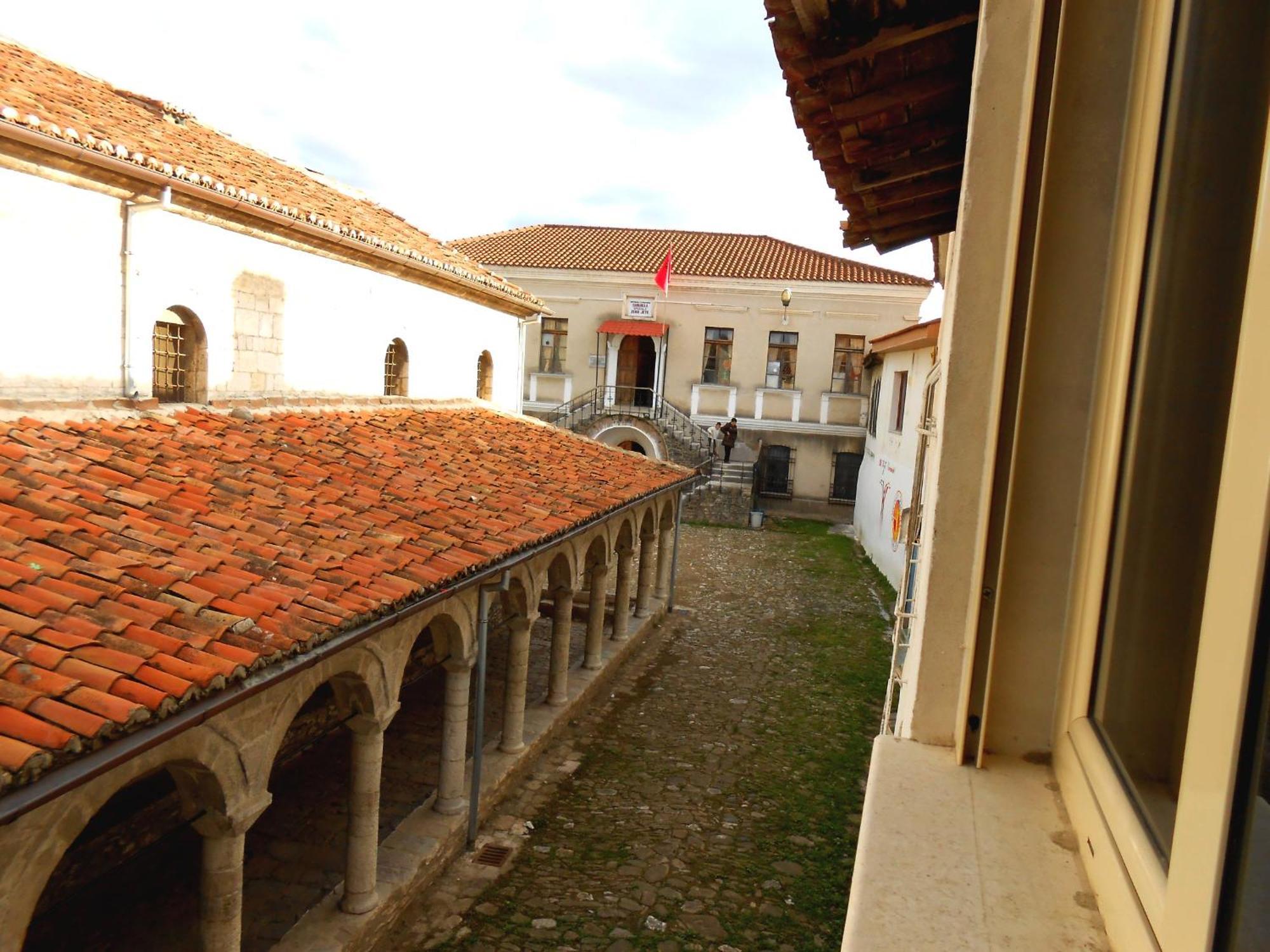 Castlehouse Hotel Elbasan Exterior foto